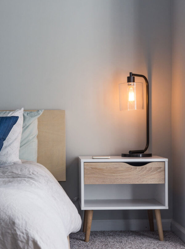 Sleek Nightstand with Storage – Bild 3